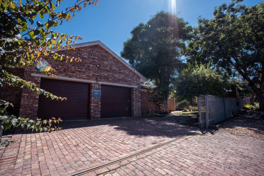 4 Bedroom Property for Sale in Heather Park Western Cape